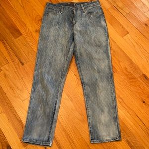 Levi’s Mid Rise Skinny Jeans.   Size W29/8    GUC